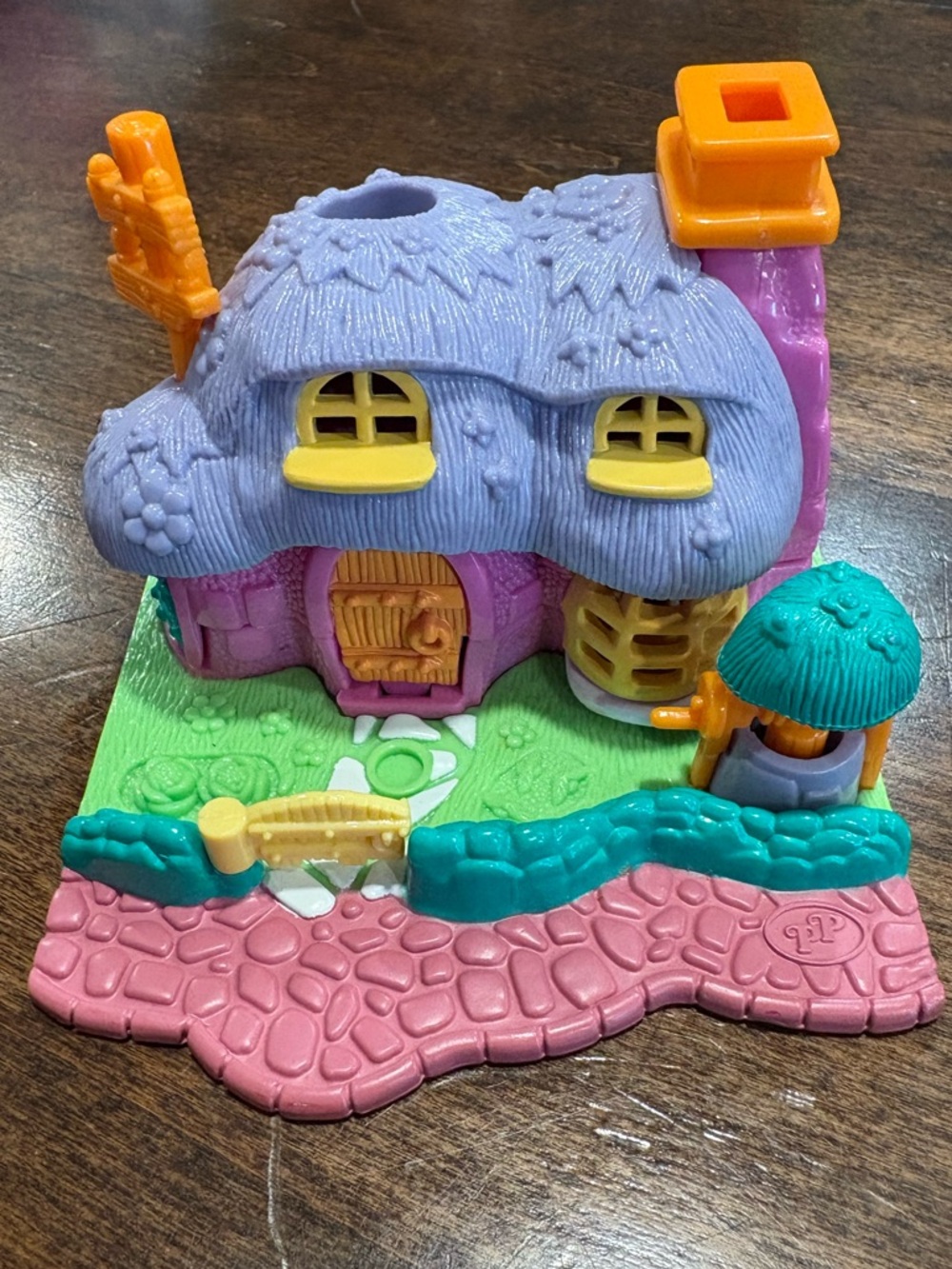 Vintage 1994 Polly Pocket- Rabbit House